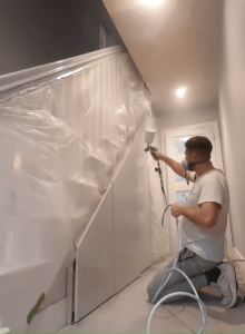Spraying cupboard-min